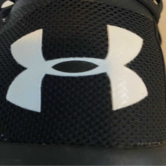 Women’s size 8 Under Armour Highlight sneakers. H 4 D foam foot bed. - Picture 2 of 8